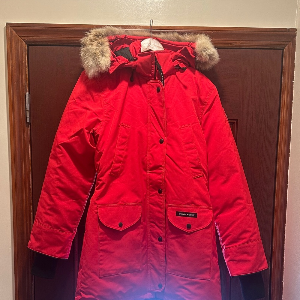 New - Canda Goose Trillium Parka - Red - Size Medium
